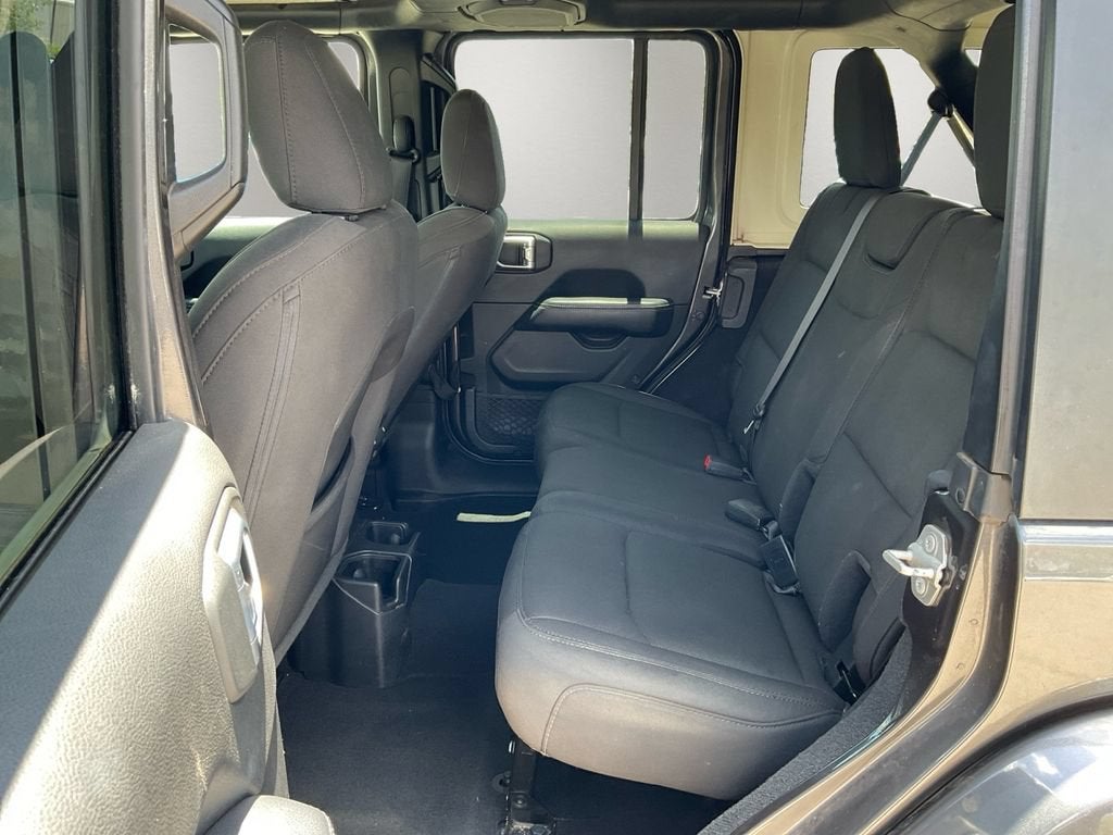 2023 Jeep Wrangler 4-Door Sahara - Photo 10