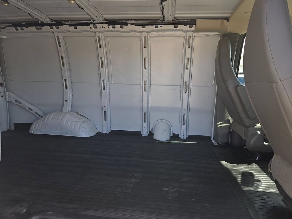 2025 Chevrolet Express Cargo WT
