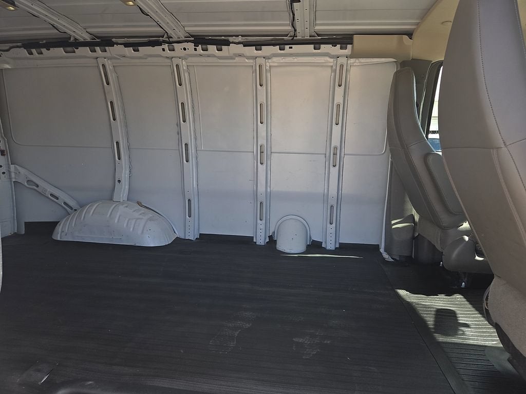 2025 Chevrolet Express Cargo WT