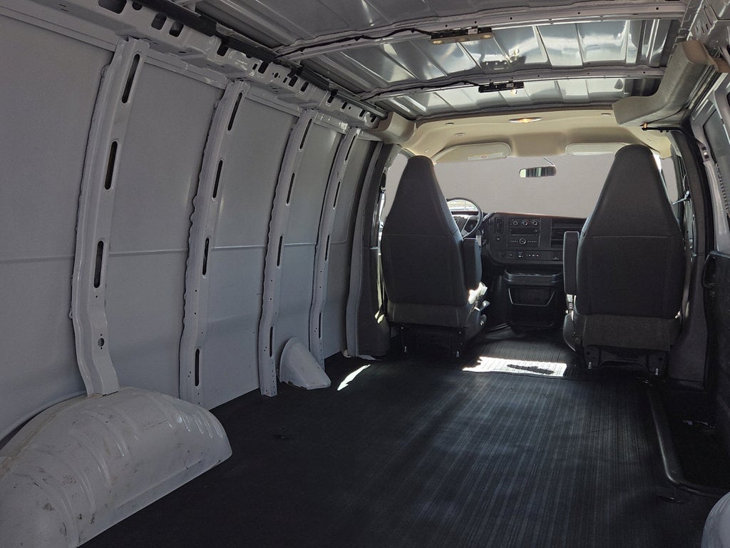 2025 Chevrolet Express Cargo WT