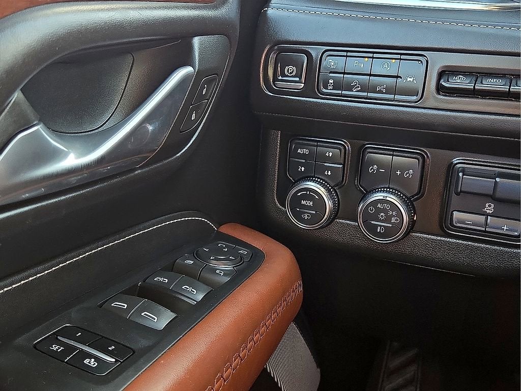 2024 GMC Yukon Denali Ultimate - Photo 13