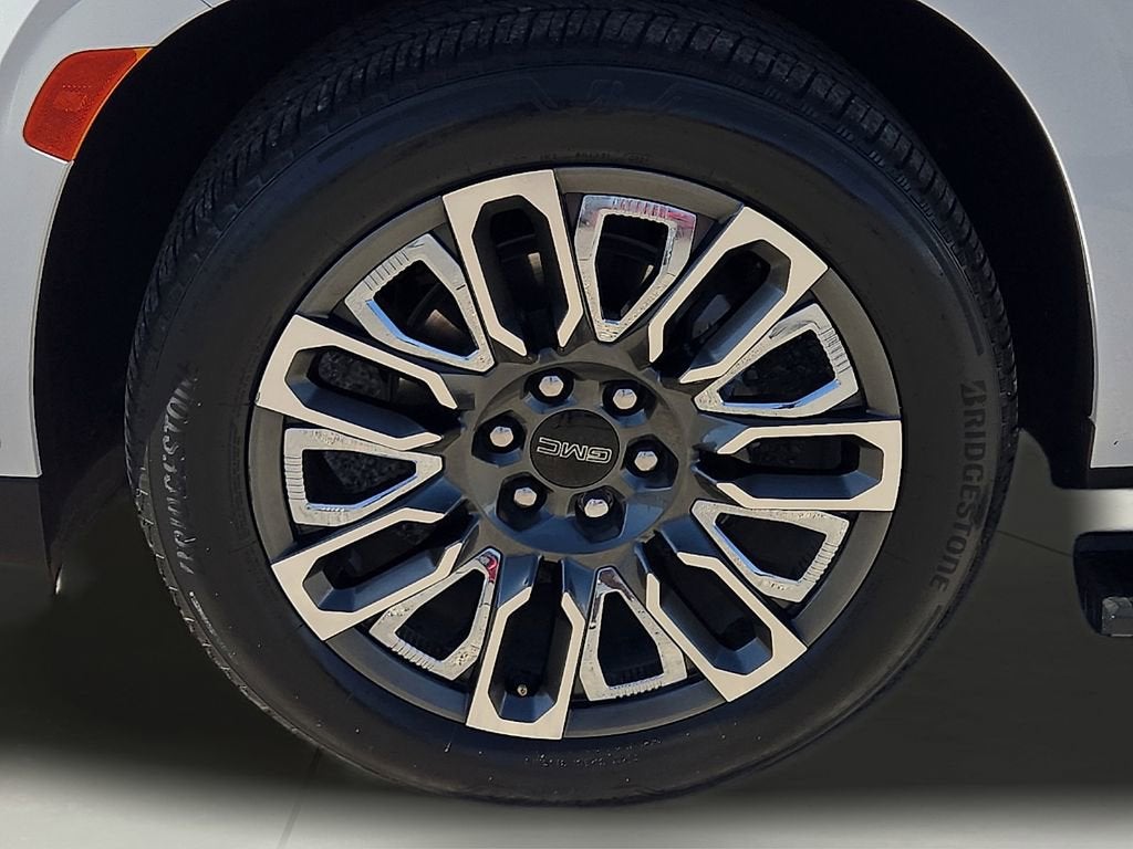 2024 GMC Yukon Denali Ultimate - Photo 17