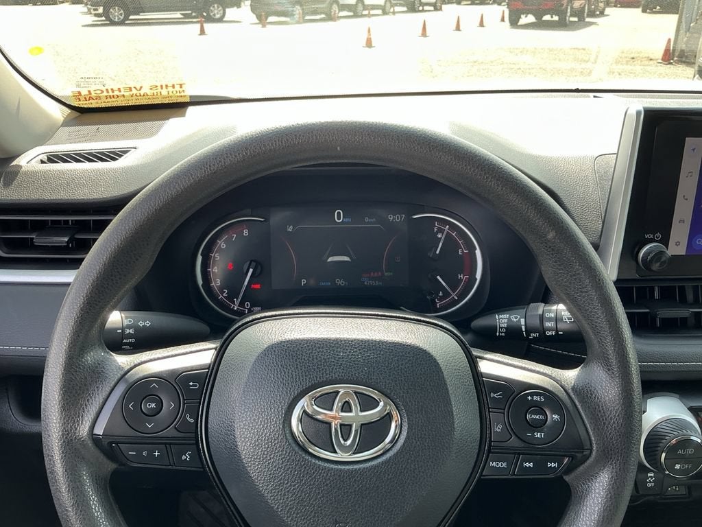 2024 Toyota RAV4 XLE - Photo 10