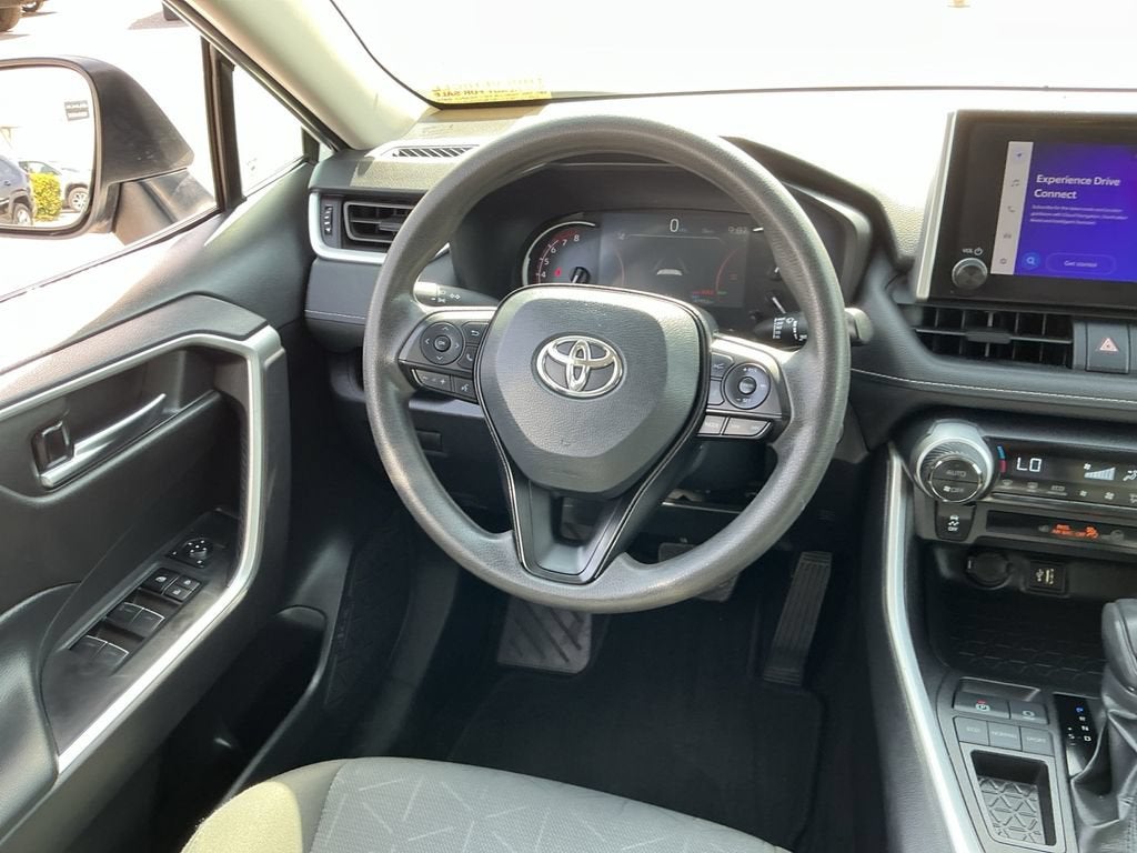 2024 Toyota RAV4 XLE - Photo 12