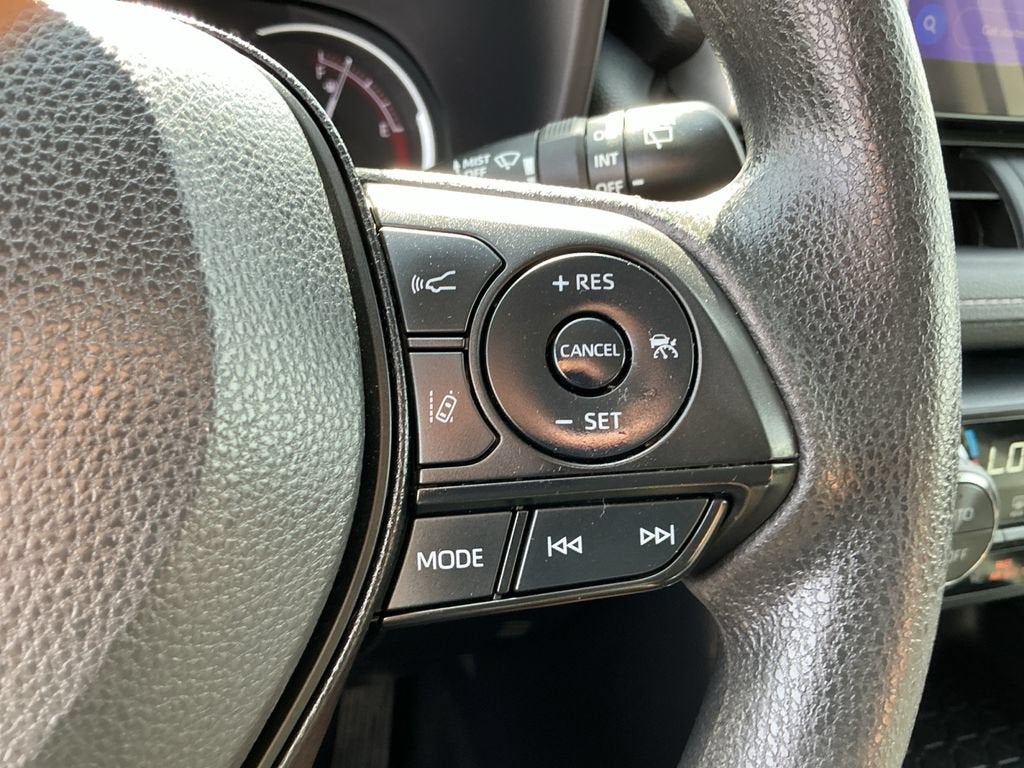 2024 Toyota RAV4 XLE - Photo 15