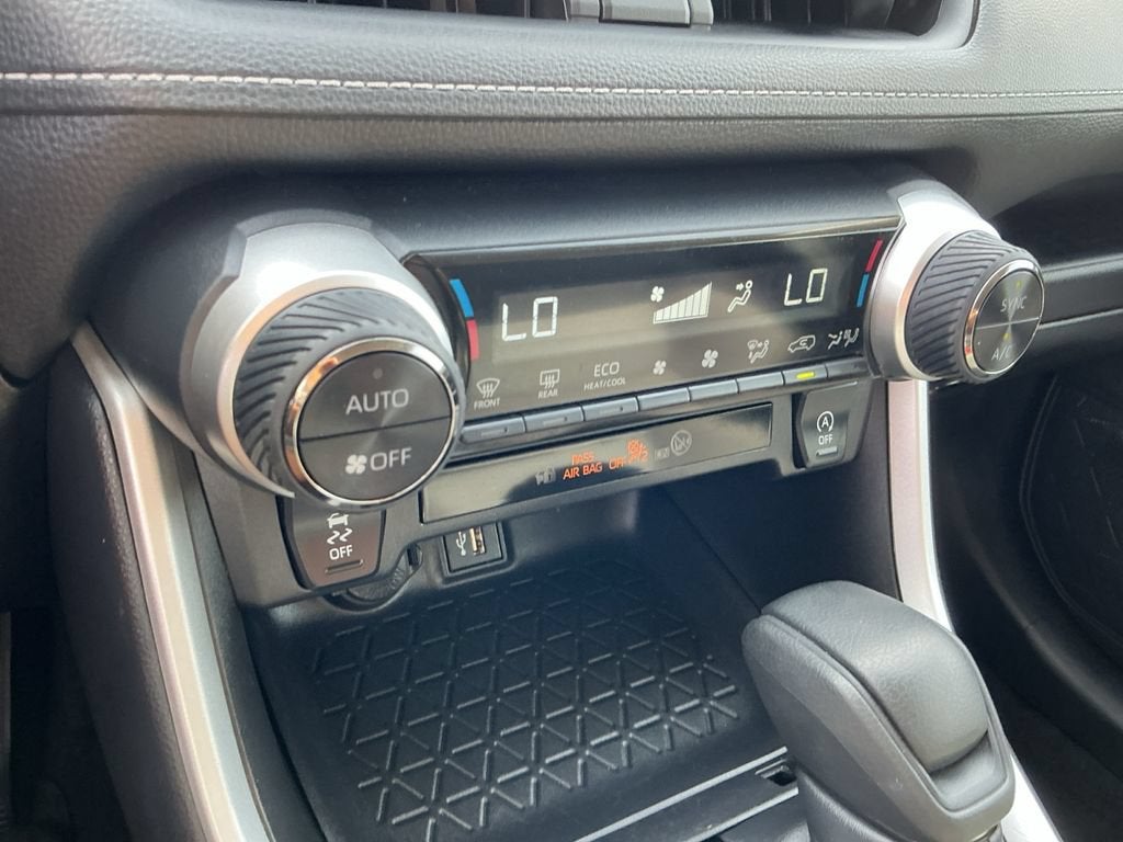 2024 Toyota RAV4 XLE - Photo 16