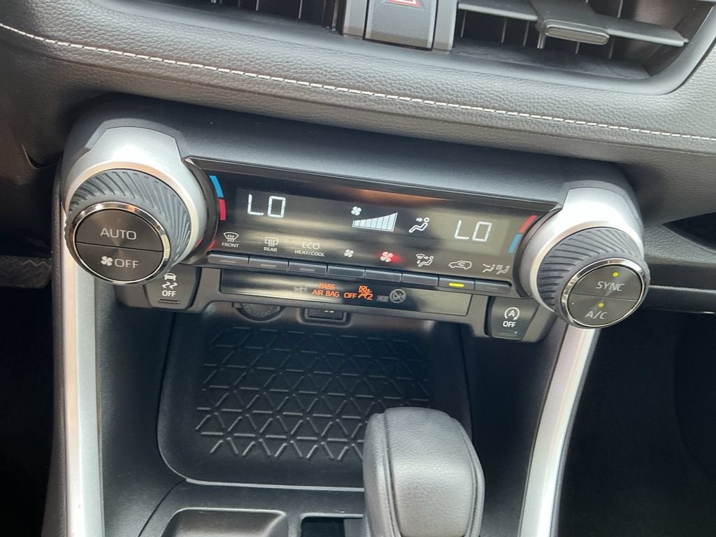 2024 Toyota RAV4 XLE - Photo 17
