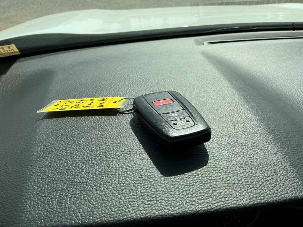 2024 Toyota RAV4 XLE - Photo 23