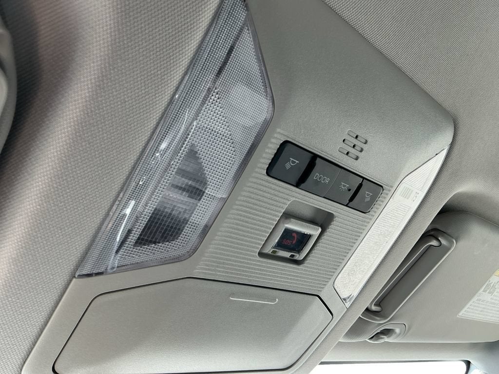 2024 Toyota RAV4 XLE - Photo 24