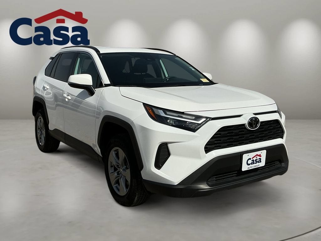 2024 Toyota RAV4 XLE - Photo 7