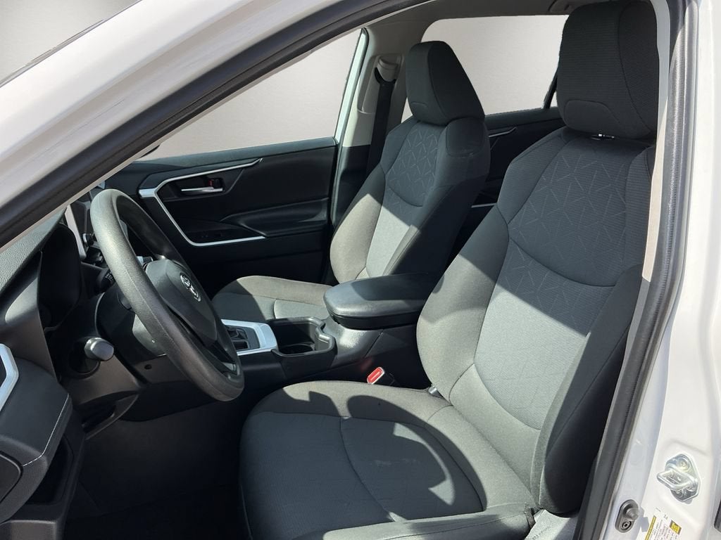 2024 Toyota RAV4 XLE - Photo 8