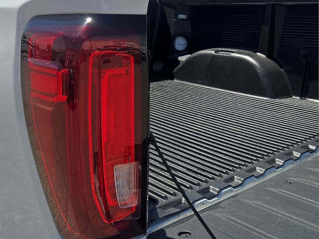 2025 GMC Sierra 1500 SLT - Photo 20