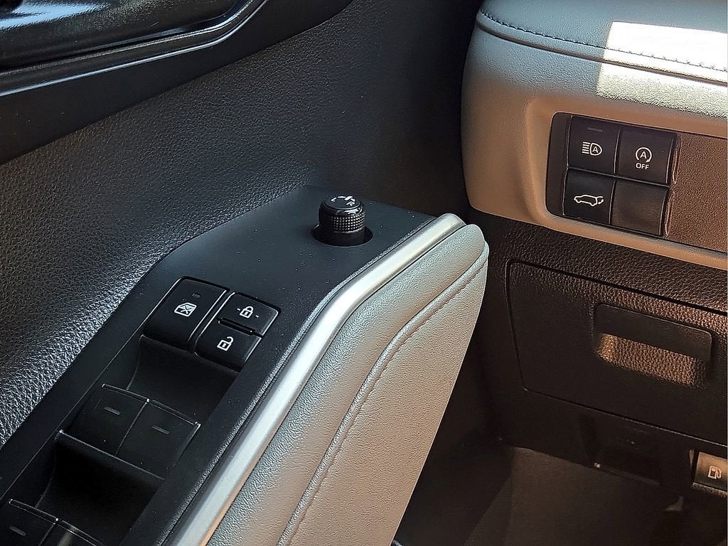 2023 Toyota Highlander LE - Photo 13