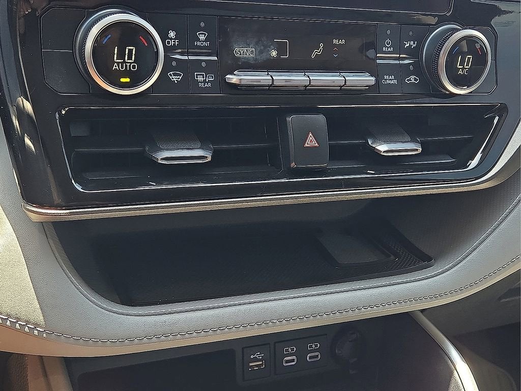 2023 Toyota Highlander LE - Photo 14