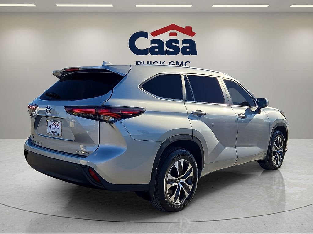 2024 Toyota Highlander LE