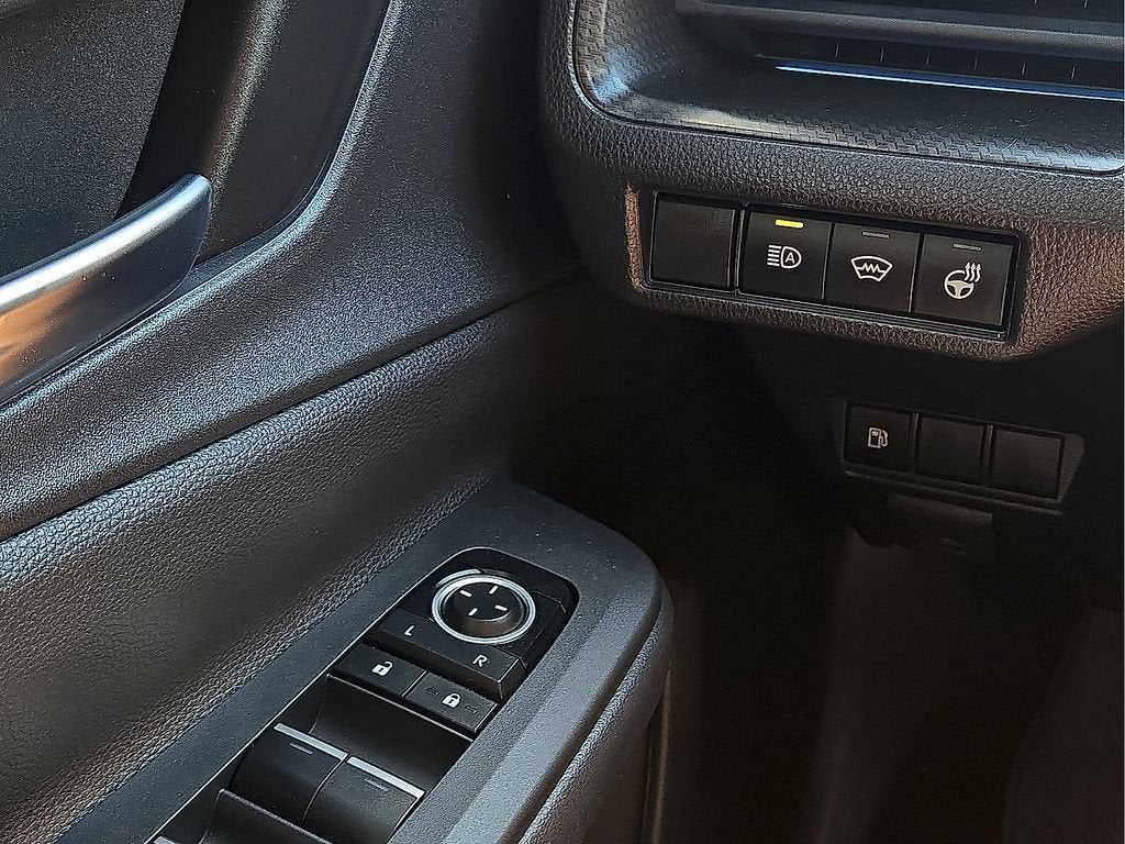 2025 Toyota Prius Nightshade - Photo 13