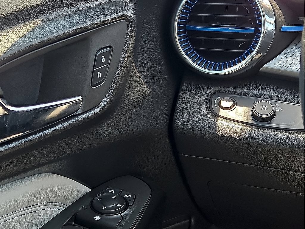 2025 Chevrolet Trax LT - Photo 13