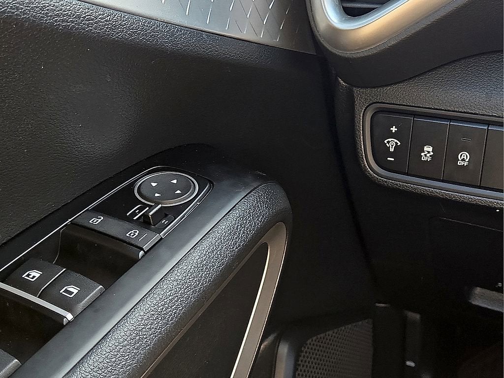 2025 Kia Soul LX - Photo 13