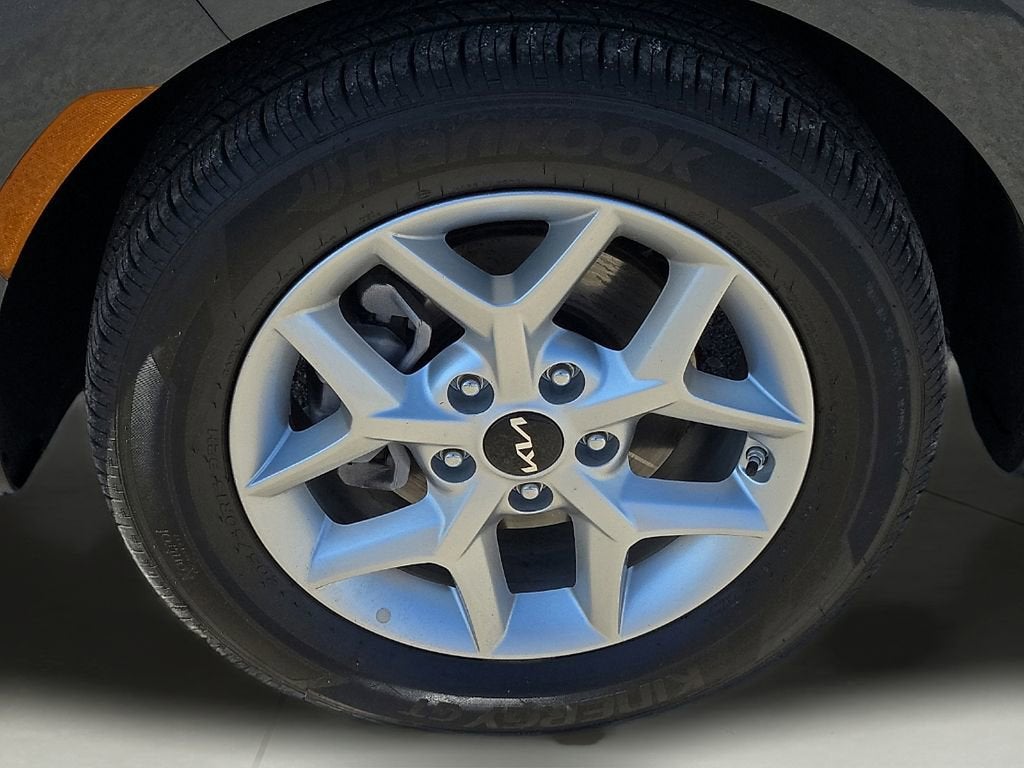 2025 Kia Soul LX - Photo 17