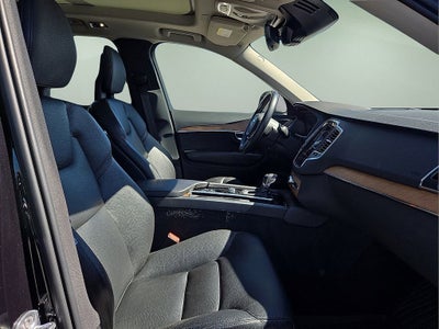 2022 Volvo XC90 Momentum