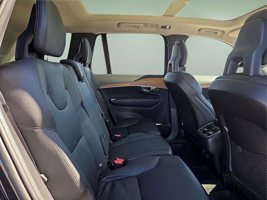 2022 Volvo XC90 Momentum