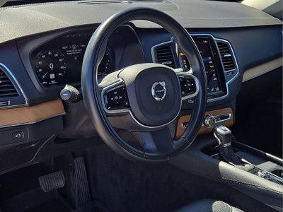 2022 Volvo XC90 Momentum
