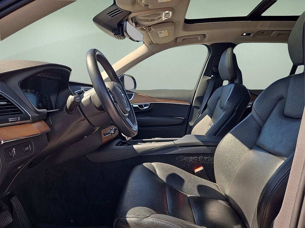 2022 Volvo XC90 Momentum
