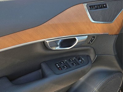 2022 Volvo XC90 Momentum
