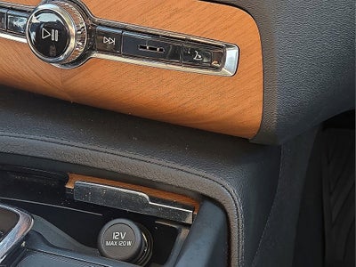 2022 Volvo XC90 Momentum