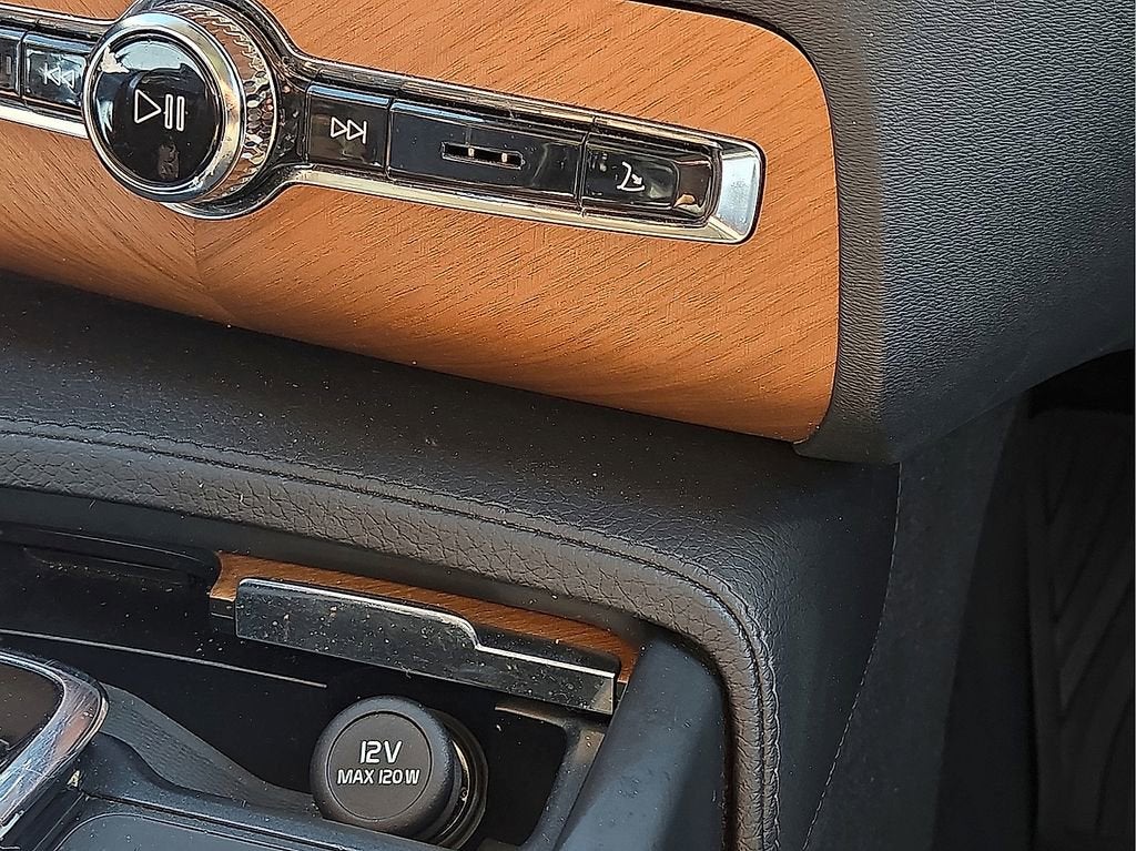 2022 Volvo XC90 Momentum