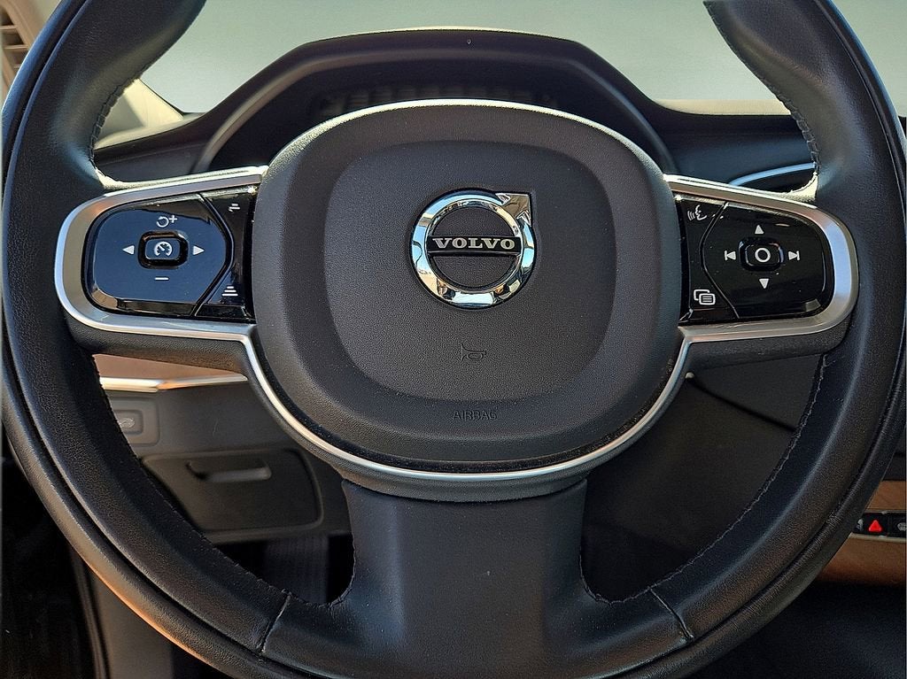 2022 Volvo XC90 Momentum