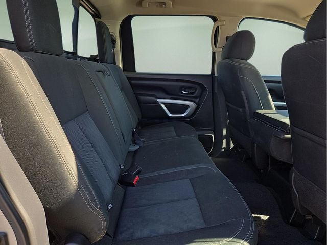 2017 Nissan Titan SV