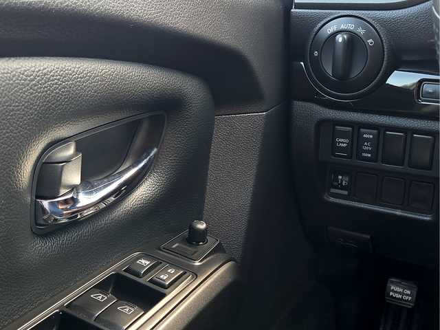 2023 Nissan TITAN Crew Cab SV