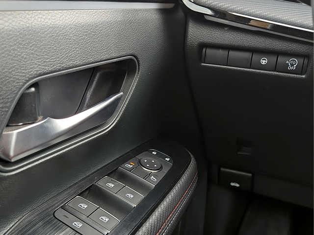2025 Nissan Kicks SR Nissan Certified