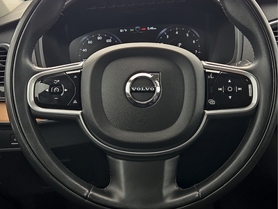 2022 Volvo XC90 T6 Momentum