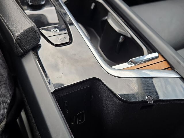 2022 Volvo XC90 T6 Momentum