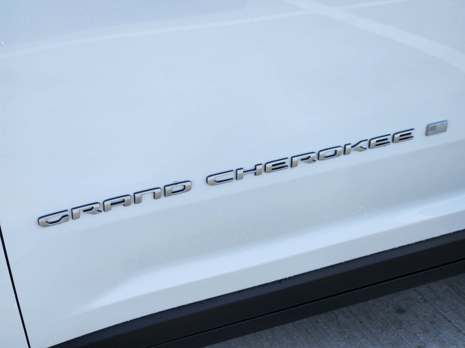 2027 Jeep Grand Cherokee GRAND CHEROKEE LAREDO X 4X2