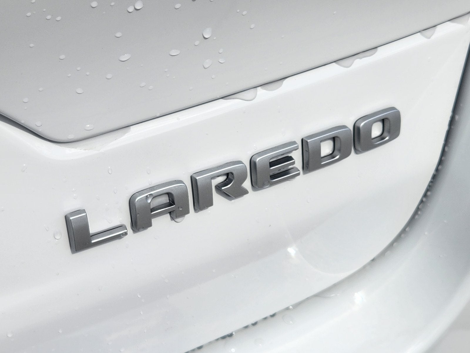 2027 Jeep Grand Cherokee GRAND CHEROKEE LAREDO X 4X2