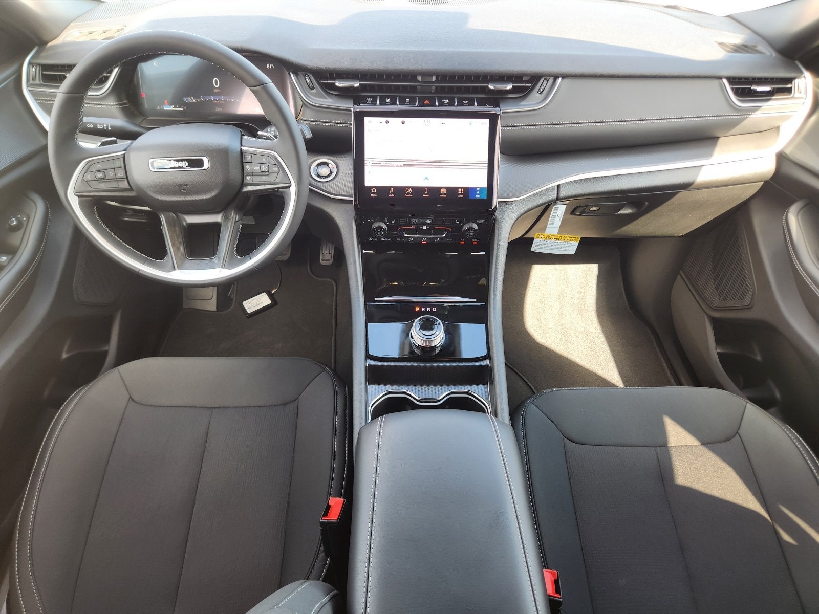 2027 Jeep Grand Cherokee GRAND CHEROKEE LAREDO X 4X2