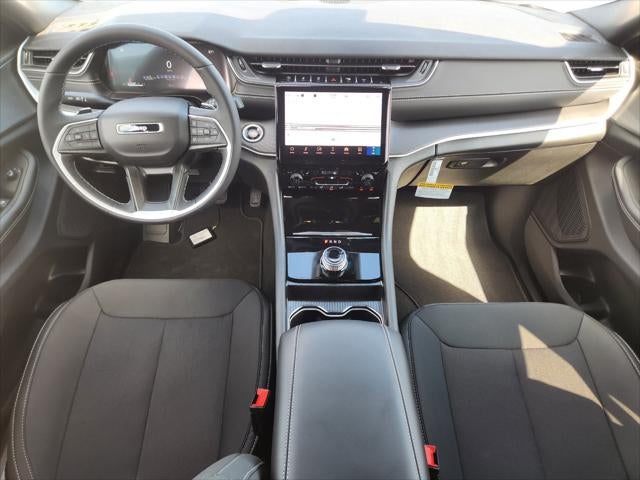 2027 Jeep Grand Cherokee GRAND CHEROKEE LAREDO X 4X2