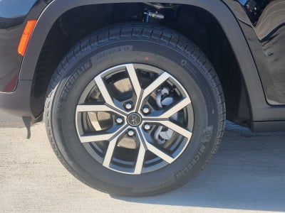 2027 Jeep Grand Cherokee GRAND CHEROKEE LAREDO 4X2