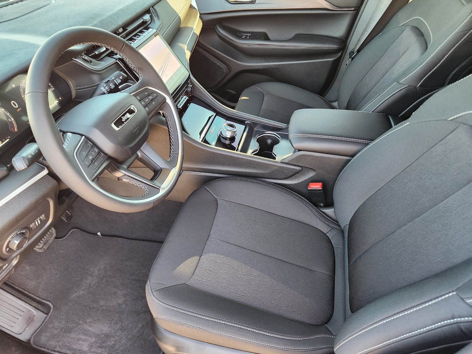 2027 Jeep Grand Cherokee GRAND CHEROKEE LAREDO 4X2