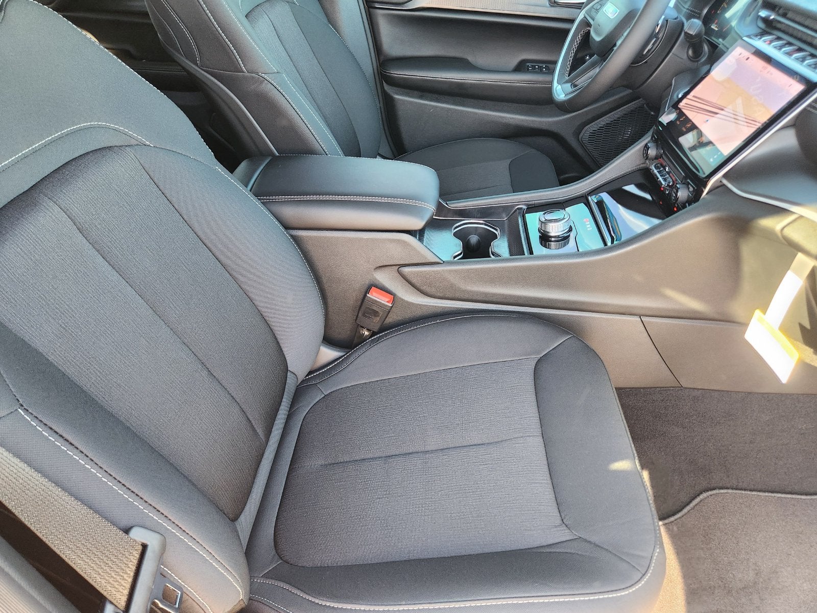 2027 Jeep Grand Cherokee GRAND CHEROKEE LAREDO 4X2
