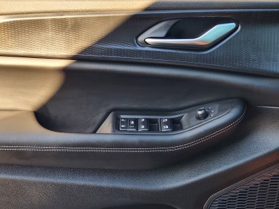 2027 Jeep Grand Cherokee GRAND CHEROKEE LAREDO 4X2