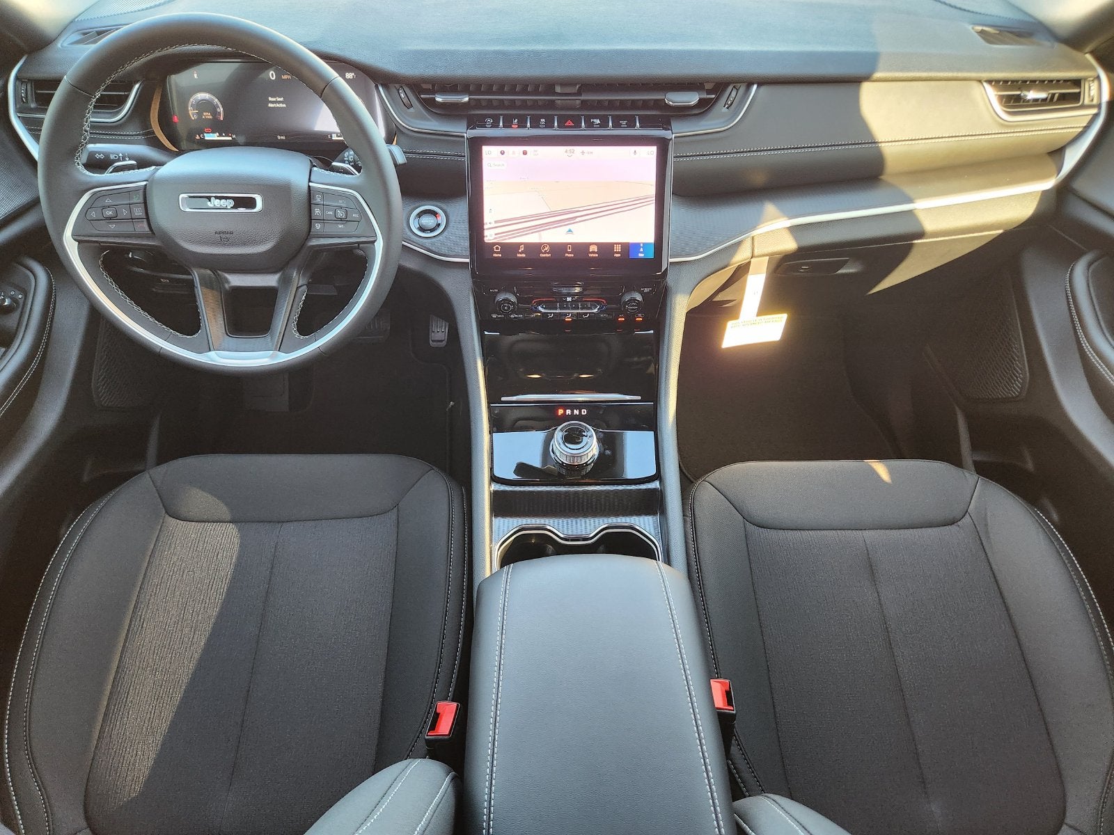 2027 Jeep Grand Cherokee GRAND CHEROKEE LAREDO 4X2