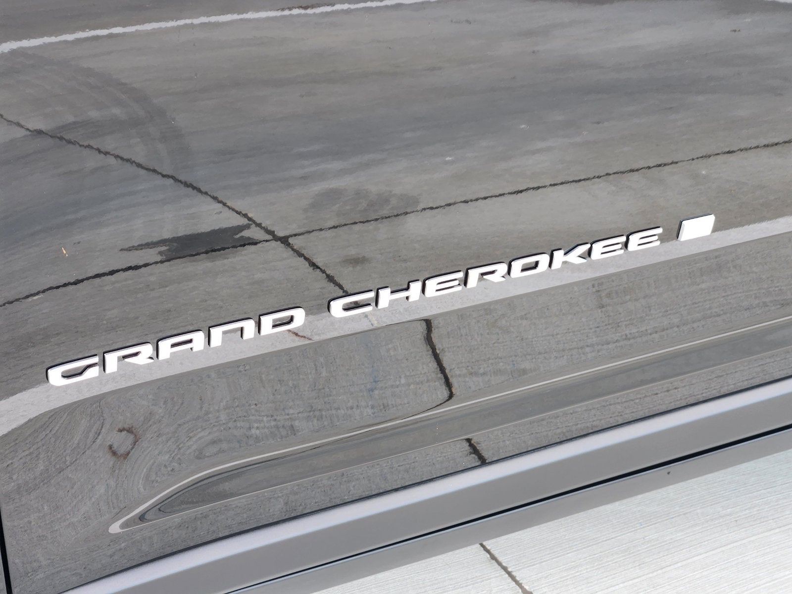 2027 Jeep Grand Cherokee GRAND CHEROKEE LAREDO X 4X2