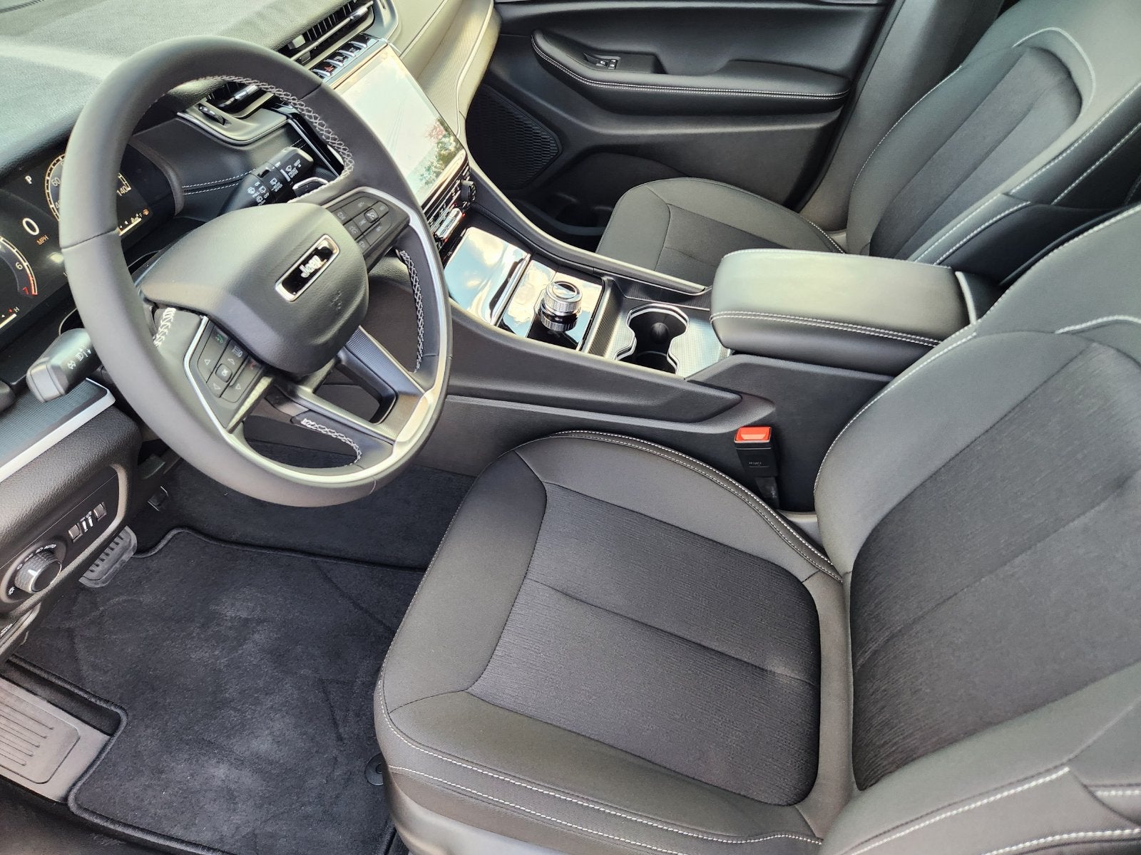 2027 Jeep Grand Cherokee GRAND CHEROKEE LAREDO X 4X2