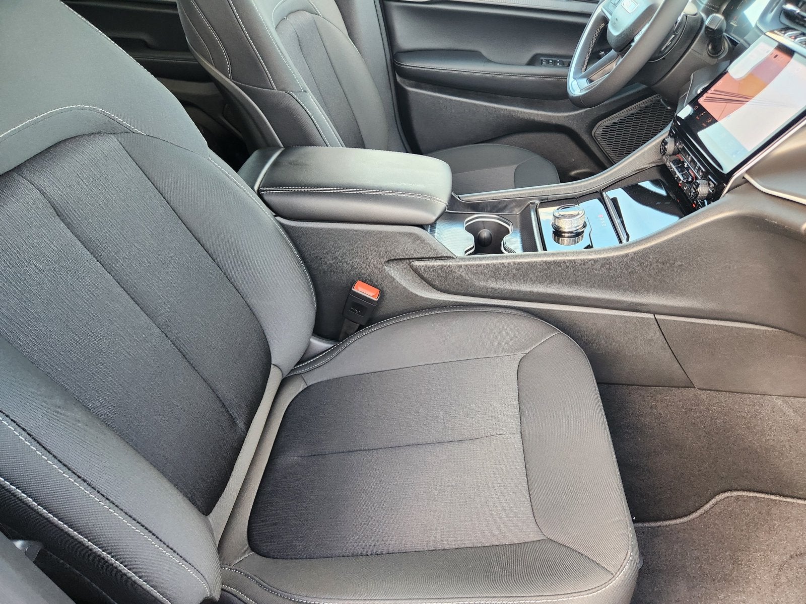 2027 Jeep Grand Cherokee GRAND CHEROKEE LAREDO X 4X2