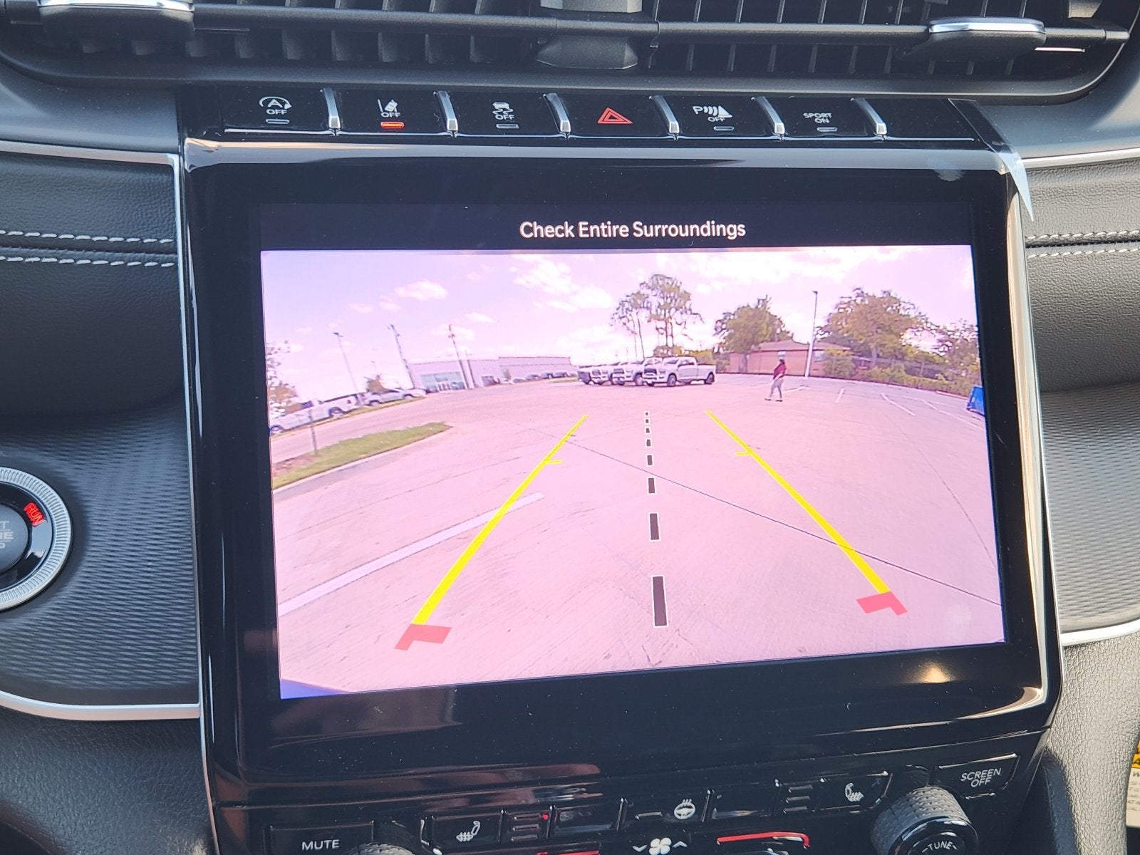 2027 Jeep Grand Cherokee GRAND CHEROKEE LAREDO X 4X2