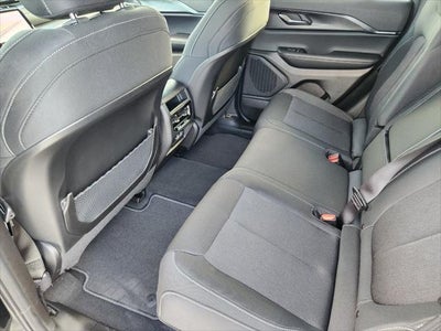 2027 Jeep Grand Cherokee GRAND CHEROKEE LAREDO X 4X2
